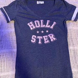 hollister grey t-shirt